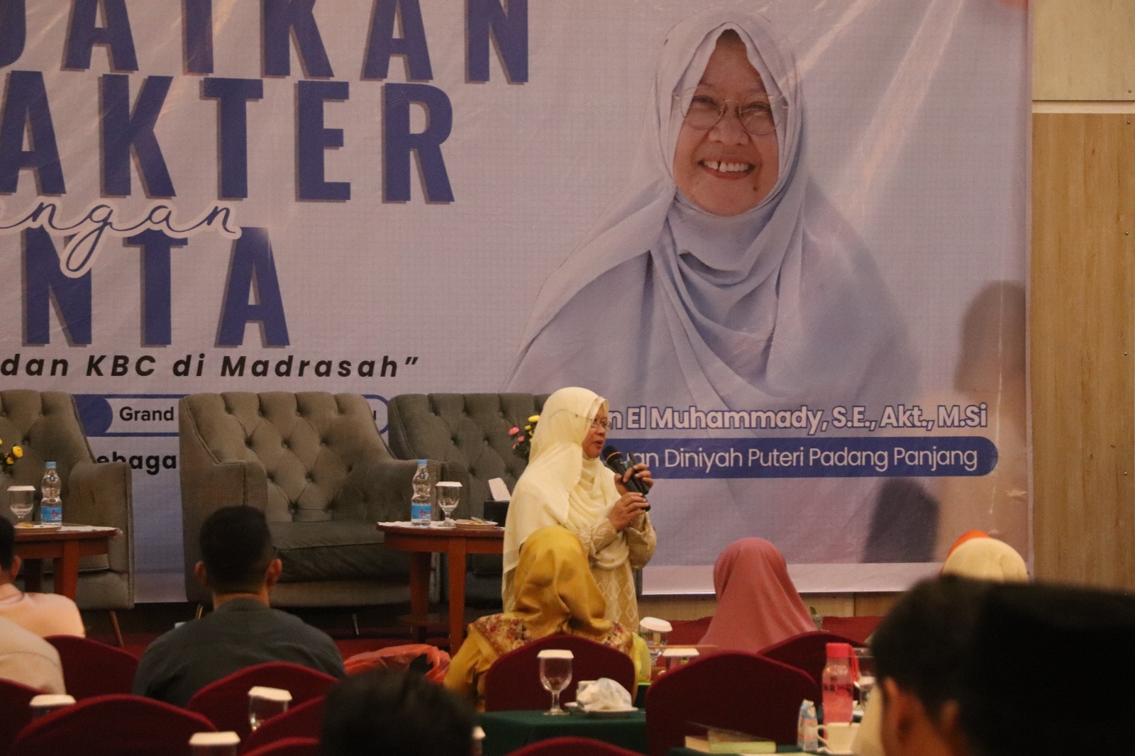 GTK MAN 1 Pekanbaru Ikuti Pelatihan KBC Asyik Bersama Narasumber Internasional